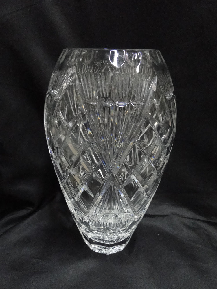 Clear, Cut Criss Cross & Straw Bundles: Flower Vase, 5 3/4" x 11" Tall -- MG#256