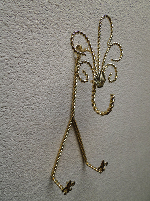 Bard's Gold Twisted Wire Wall Hanger (s) for a Single Cup & Saucer, 9 3/4"