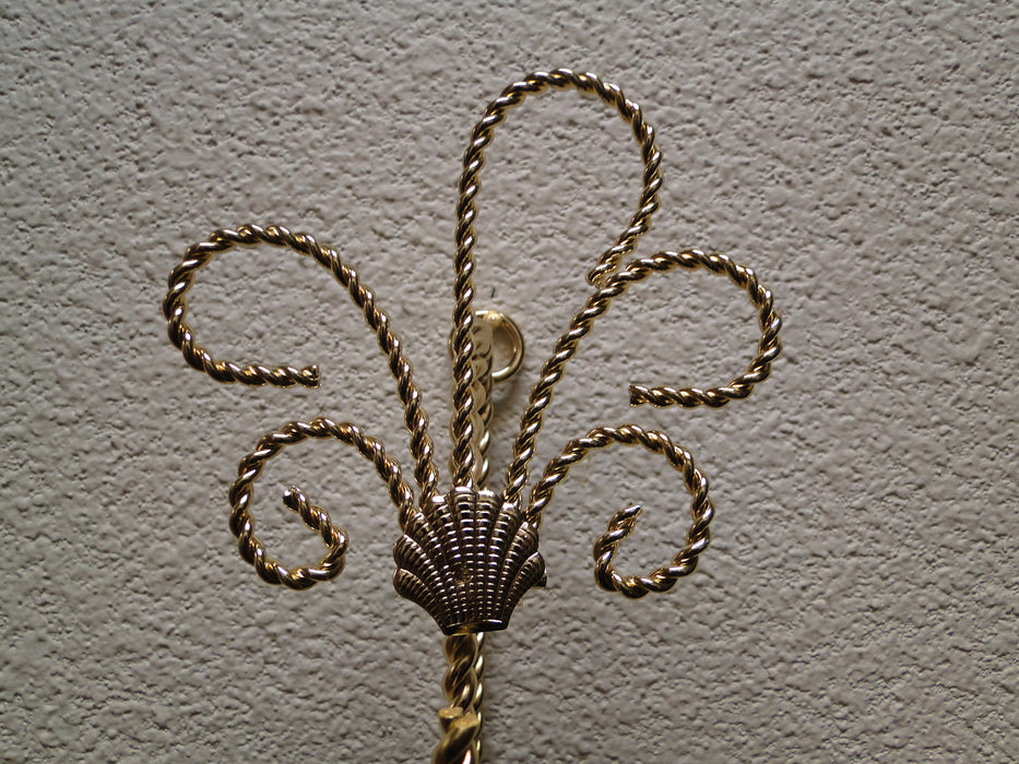 Bard's Gold Twisted Wire Wall Hanger (s) for a Single Cup & Saucer, 9 3/4"