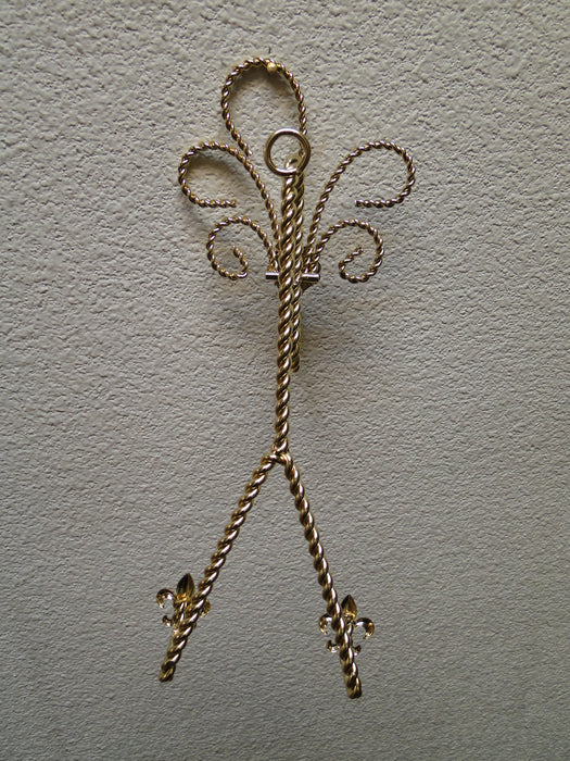 Bard's Gold Twisted Wire Wall Hanger (s) for a Single Cup & Saucer, 9 3/4"