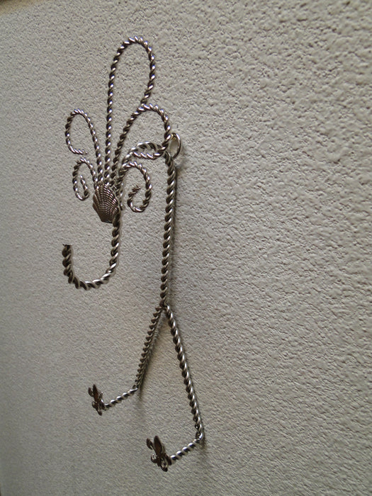 Bard's Silver Twisted Wire Wall Hanger (s) for a Single Cup & Saucer, 9 3/4"