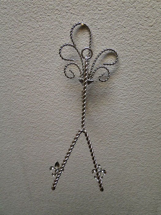 Bard's Silver Twisted Wire Wall Hanger (s) for a Single Cup & Saucer, 9 3/4"