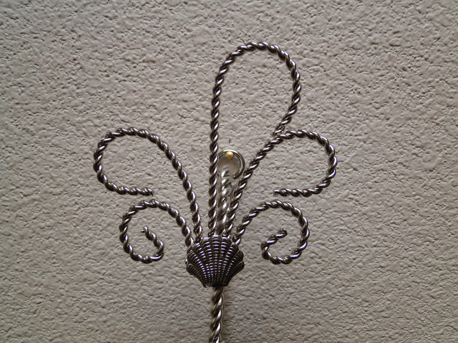 Bard's Silver Twisted Wire Wall Hanger (s) for a Single Cup & Saucer, 9 3/4"