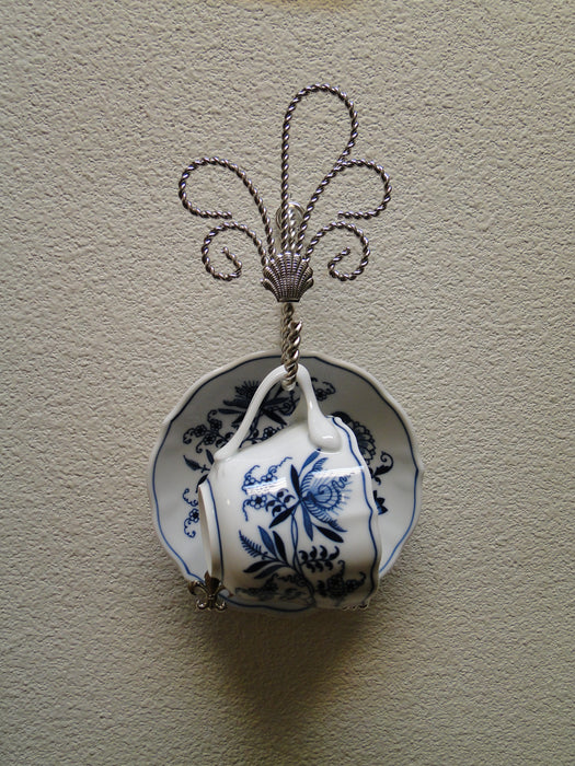 Bard's Silver Twisted Wire Wall Hanger (s) for a Single Cup & Saucer, 9 3/4"