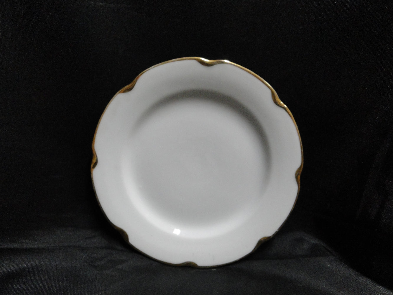 Carlsbad 3405, White w/ Gold Edge, Scalloped: Bread Plate, 6"