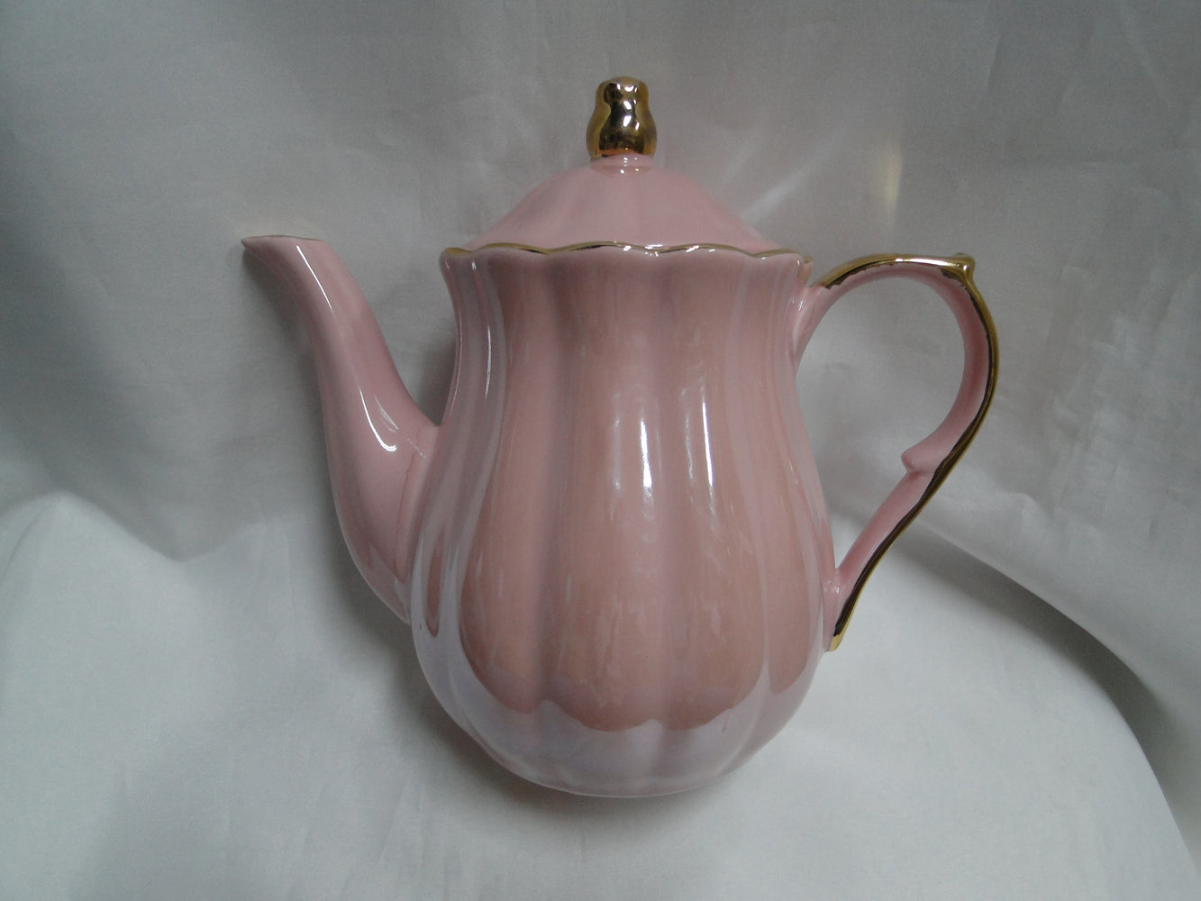 Grace's Teaware Pink w/ Gold Trim, Fluted: Teapot & Lid, 8"