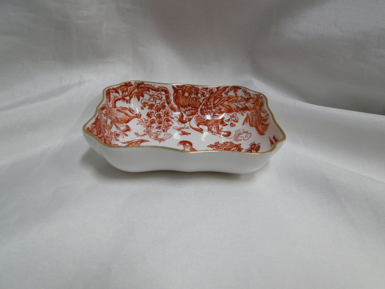 Royal Crown Derby Red Aves, Birds: Trinket Dish / Ashtray / 1800 Tray, 3 5/8"