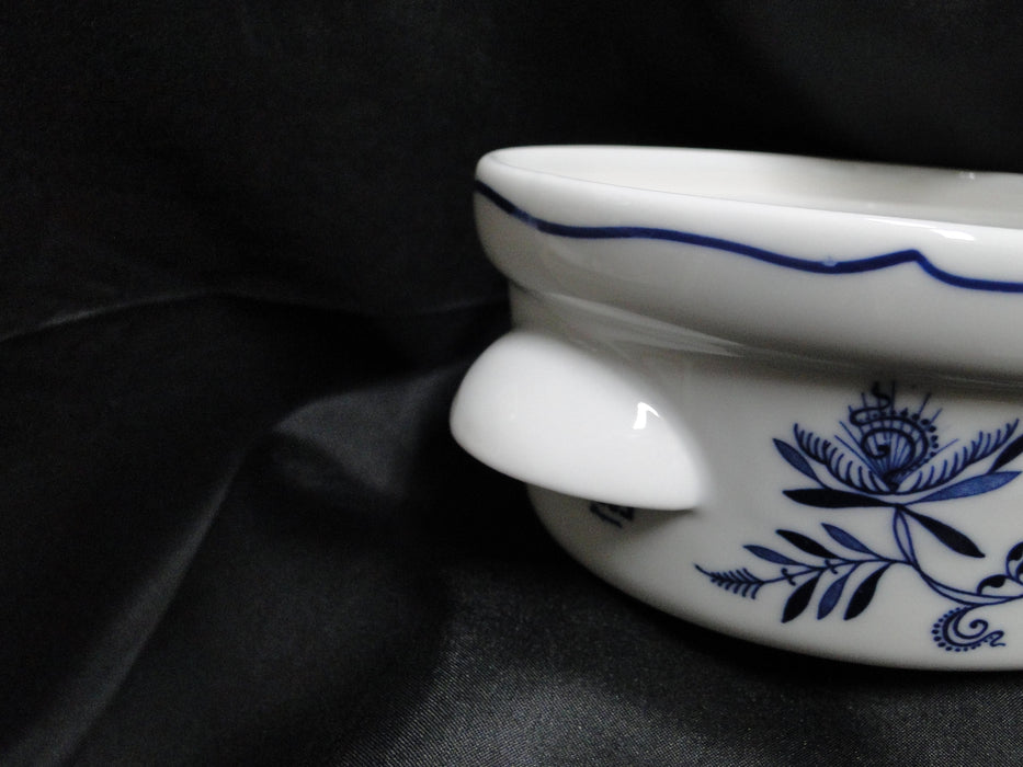 Blue Danube, Blue Onion: Oval Casserole & Lid, 9 1/2" x 7" x 4 3/4", 1.5 Quart