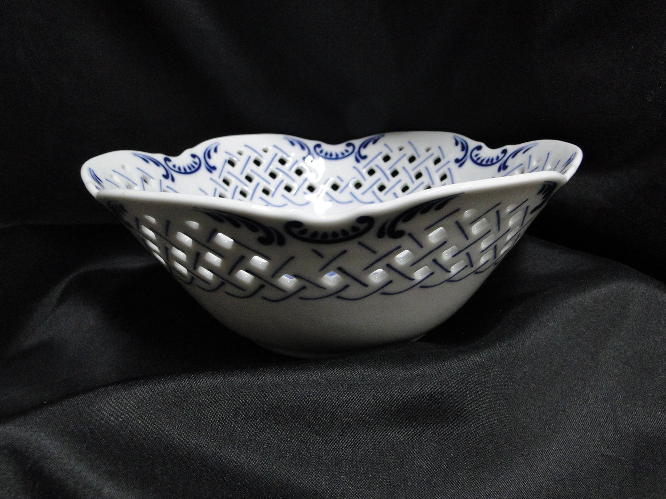 Blue Danube, Blue Onion: Pierced Serving / Fruit Bowl, 8 7/8" x 3 1/2" Tall