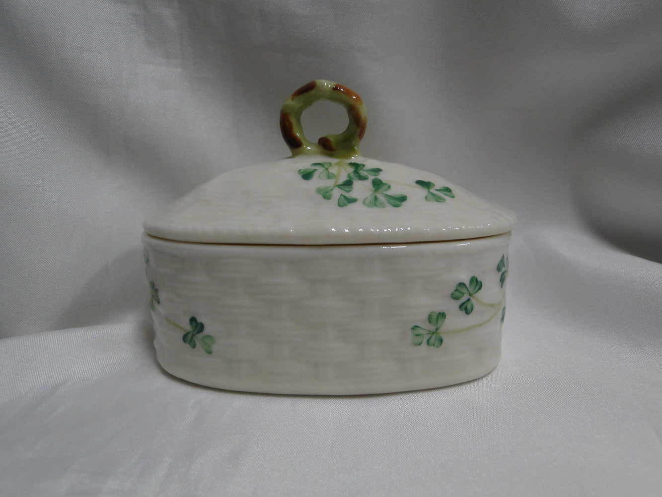 Belleek Shamrock, Ireland: Trinket Box w/ Lid, 3 3/4 Long