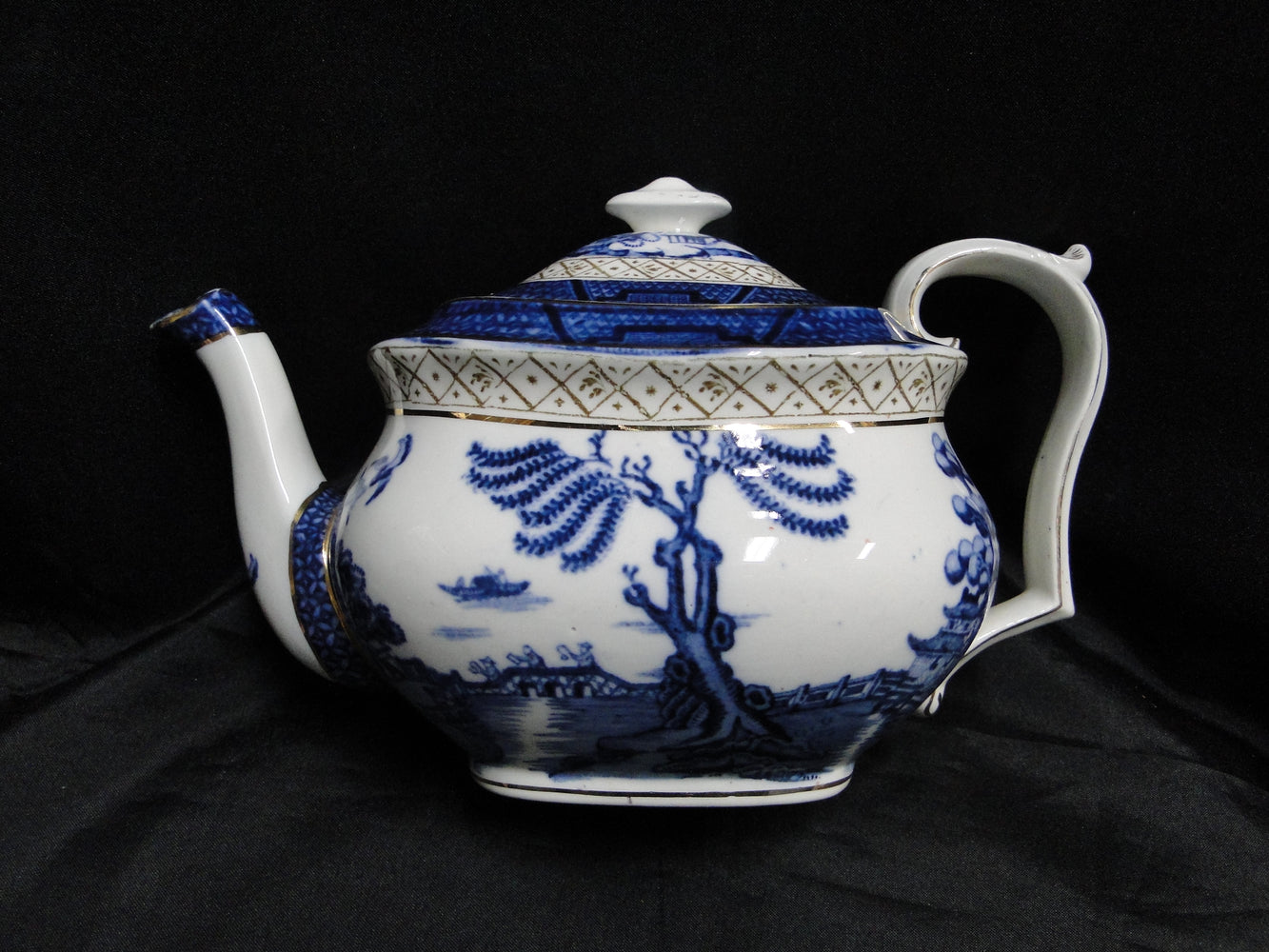 Booths Real Old Willow Blue, Gold Trim: Teapot & Lid, 5 1/2" Tall