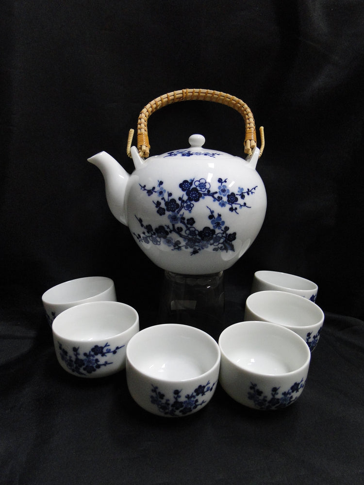 Otagiri (OMC), Japan, Blue Florals on White: Teapot & Lid, 6 Cups
