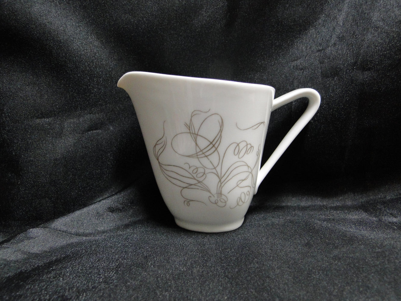 Hutschenreuther Trend, Diadem Scroll: Creamer / Cream Pitcher, Triangular