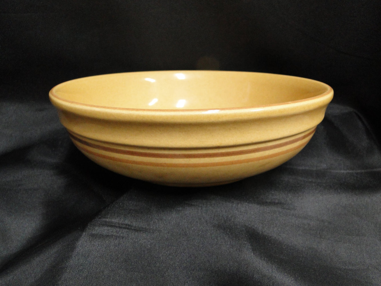 Pfaltzgraff America, Discont 1989: Round Vegetable Bowl #110, 8 1/2" x 2 5/8"