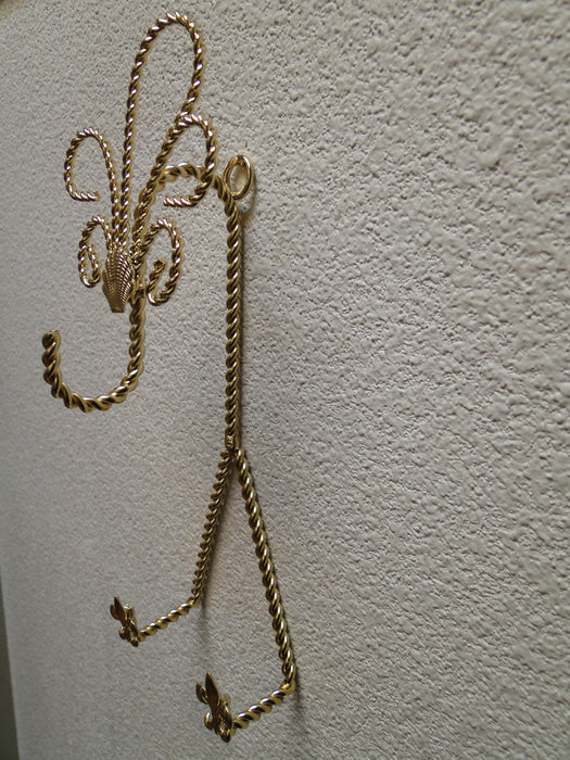 Bard's Gold Twisted Wire Wall Hanger (s) for a Single Cup & Saucer, 9 3/4"