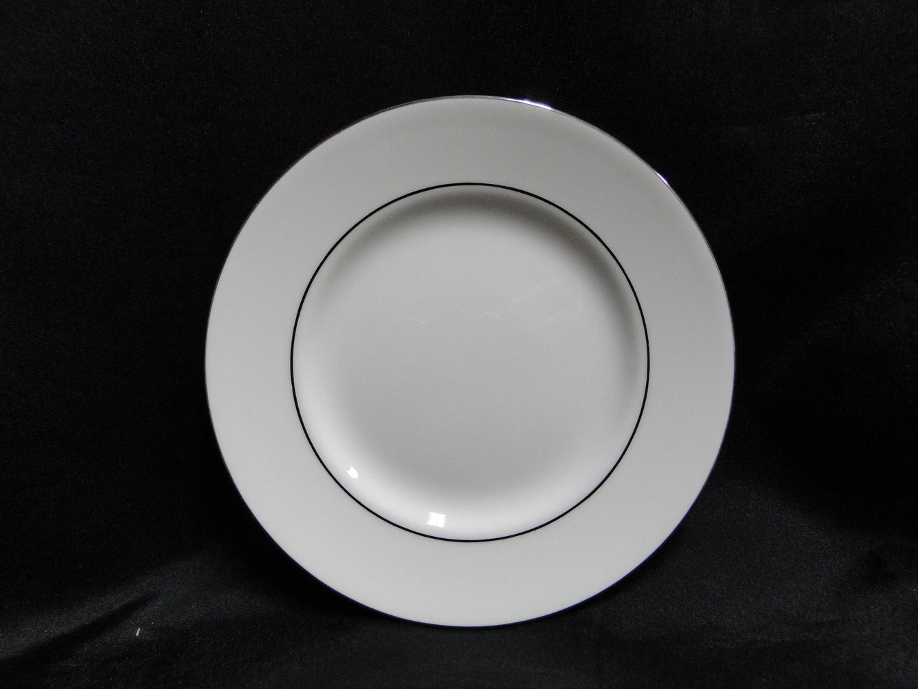 Wedgwood Signet Platinum, White w/ Platinum Trim: Bread Plate (s), 6"