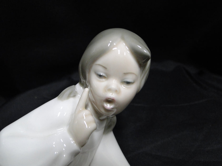 Lladro Girl w/ Slippers Figurine, Nightshirt, #4523, 5 3/4" Tall