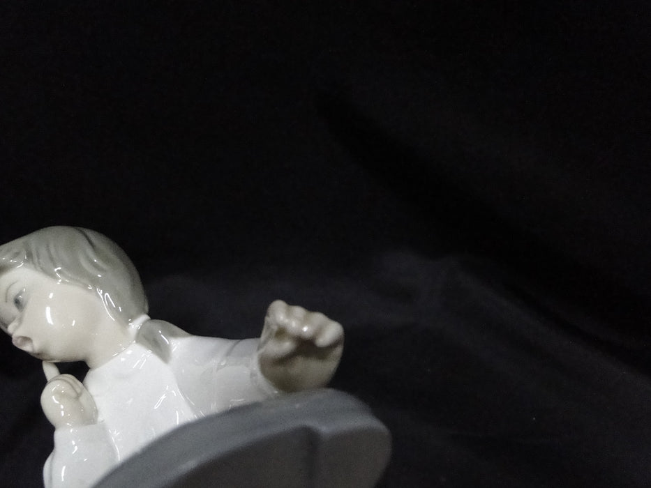 Lladro Girl w/ Slippers Figurine, Nightshirt, #4523, 5 3/4" Tall