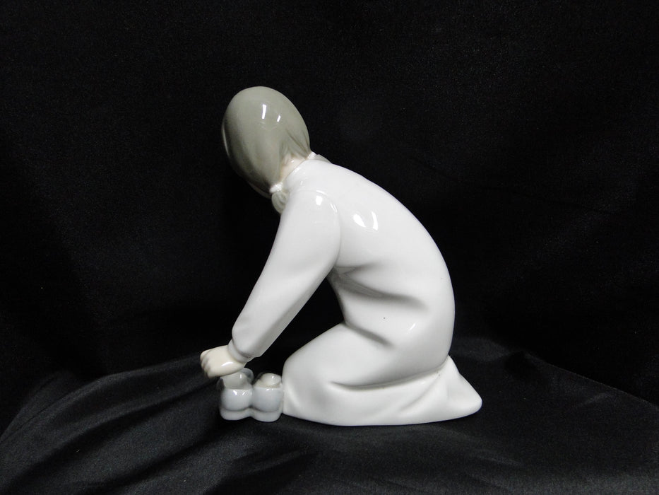 Lladro Girl w/ Slippers Figurine, Nightshirt, #4523, 5 3/4" Tall