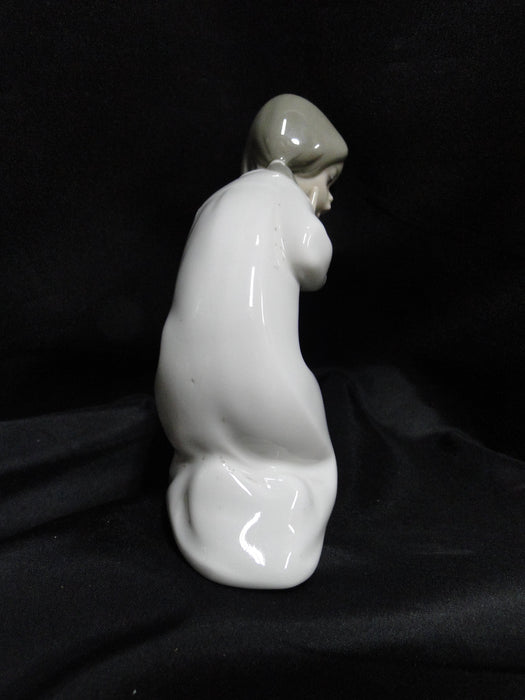 Lladro Girl w/ Slippers Figurine, Nightshirt, #4523, 5 3/4" Tall