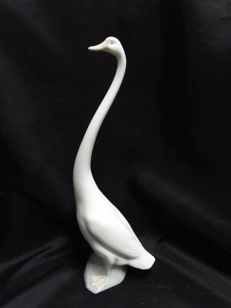 Nao by Lladro Goose Figurine, Bird, #52, 11 3/4" Tall