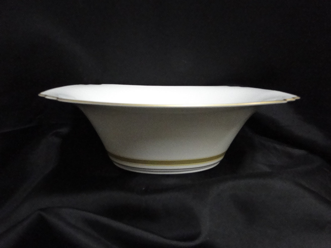 Villeroy & Boch Vivian, Ivory Rim, Gold Bands: Oval Serving Bowl, 9 3/4"