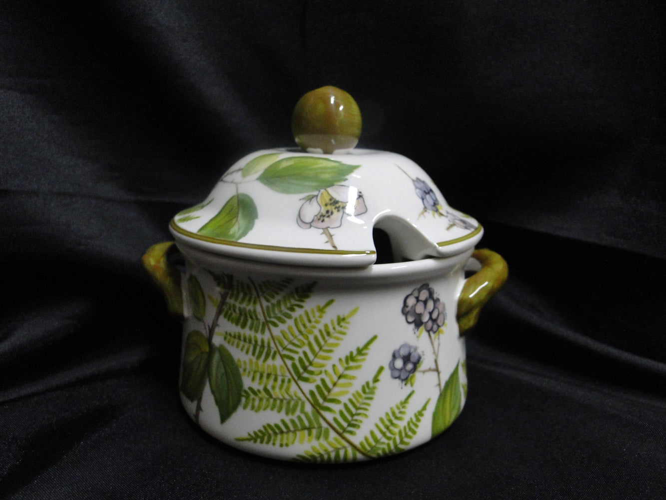 Villeroy & Boch Forsa, Berries & Leaves: Sugar Bowl w/ Handles & Lid, 4 1/4"