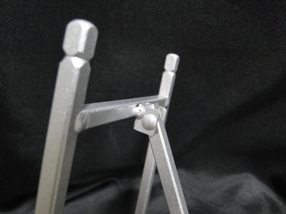 Bard's Silver Toned Metal Display Easel for One 6" - 9" Item, 7" Tall