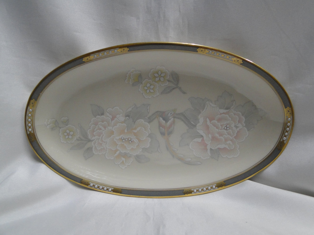 Lenox McKinley, Gray Band: Relish w/ Center Design, 9 5/8" x 5 3/4"