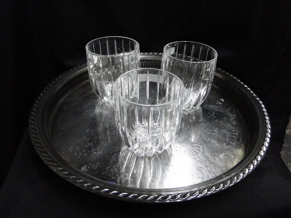 International Silver English Gadroon, Rogers: Silverplate Round Tray, 15"