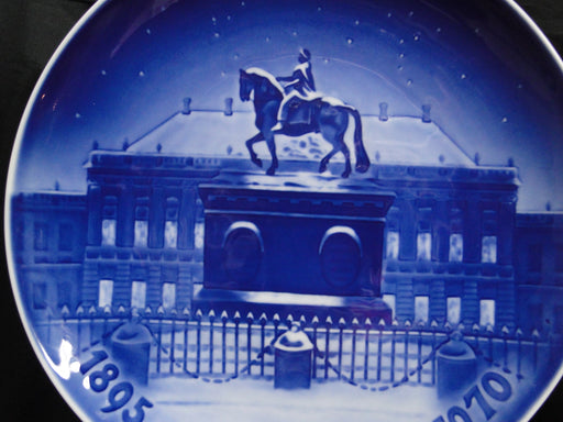 Bing & Grondahl Christmas, Amalienborg The Royal Palace, 1895 - 1970: Plate, 9"