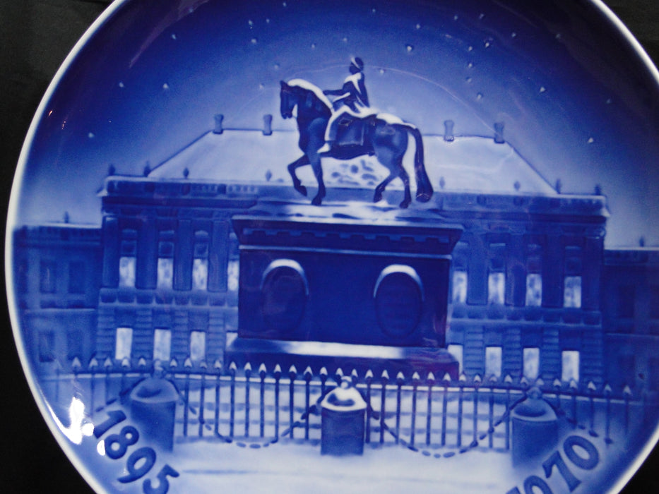 Bing & Grondahl Christmas, Amalienborg The Royal Palace, 1895 - 1970: Plate, 9"