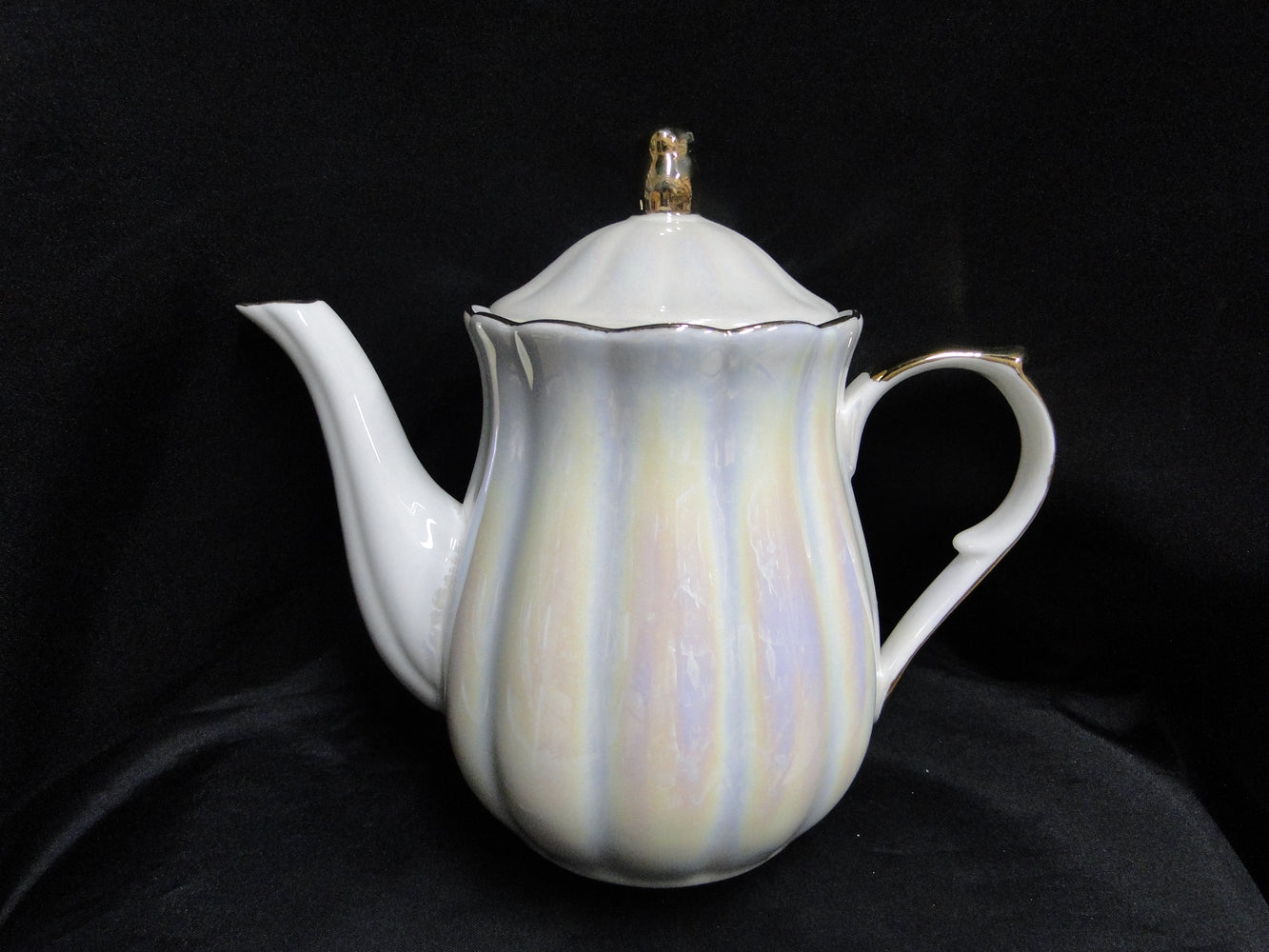 Grace's Teaware Iridescent White w/ Gold Trim, Fluted: Teapot & Lid, 8"