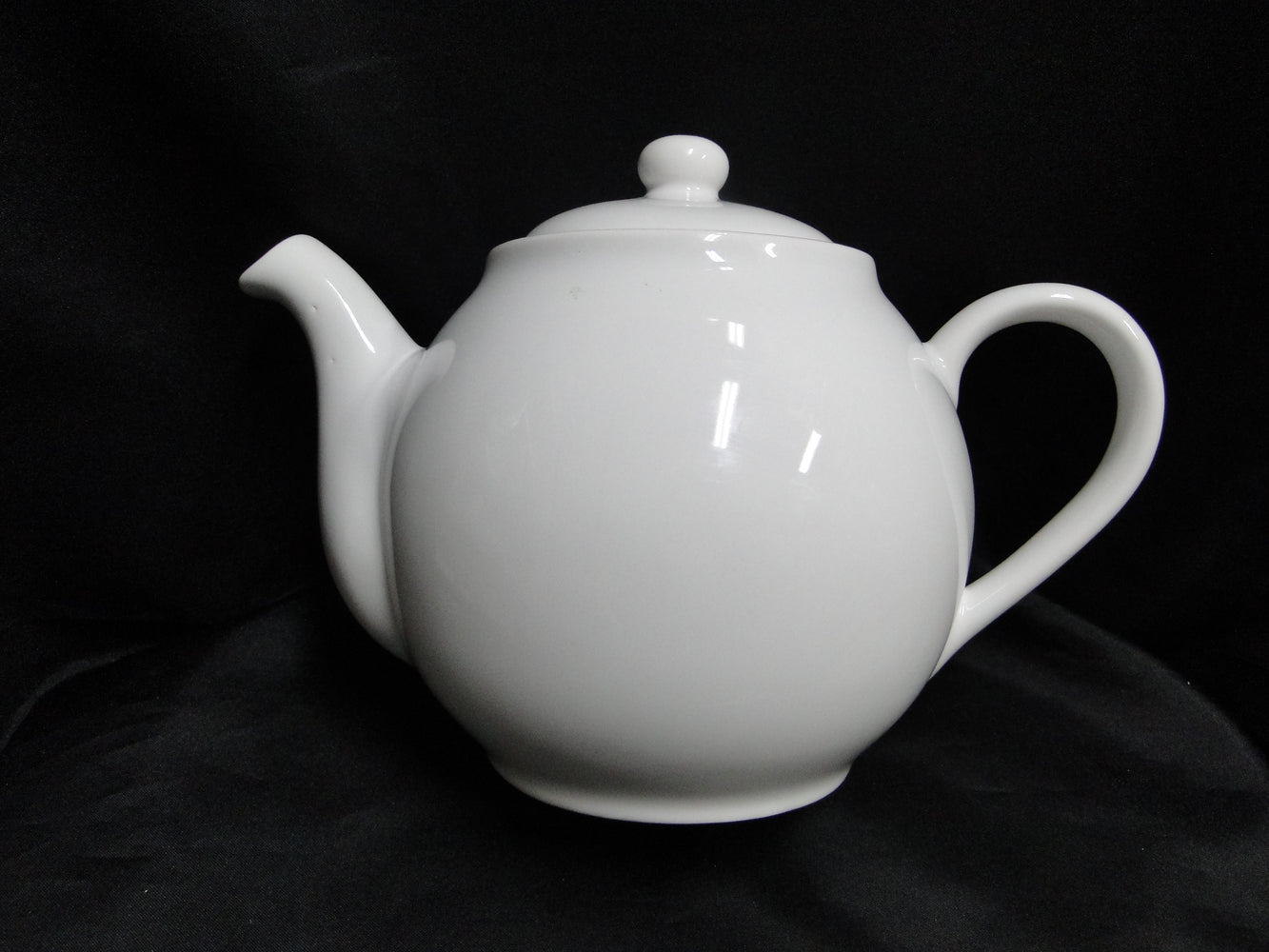 Matceramica All White, Made in Portugal: Teapot & Lid, 6 1/4" Tall