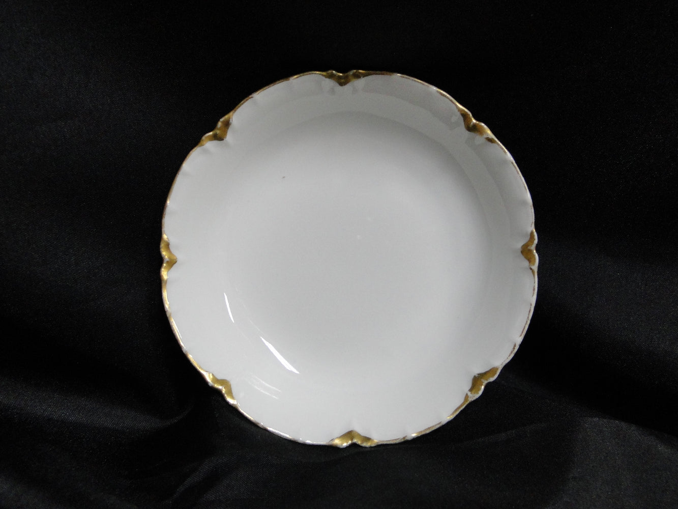 Haviland (Limoges) Schleiger 15, Wavy Gold Trim: Fruit Bowl (s), 5"