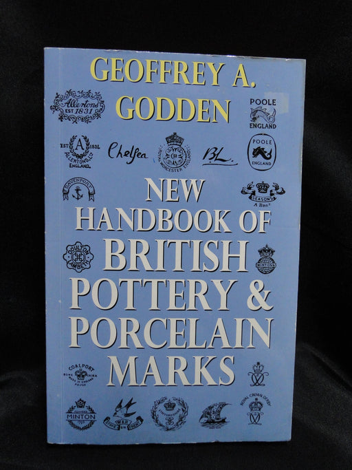 New Handbook of British Pottery & Porcelain Marks by Geoffrey A. Godden