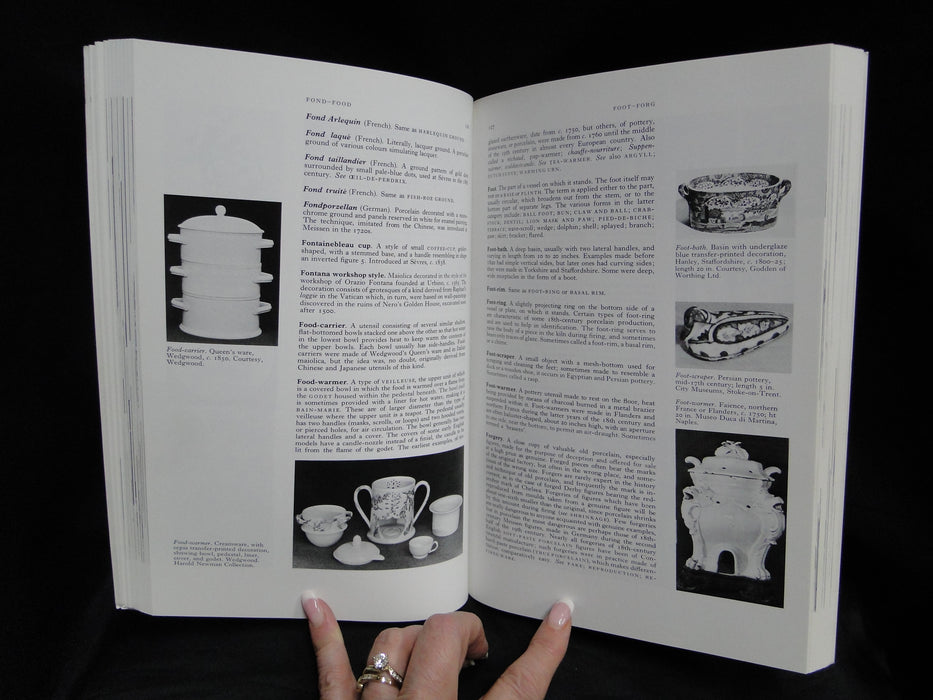 An Illustrated Dictionary of Ceramics by George Savage & Harold Newman