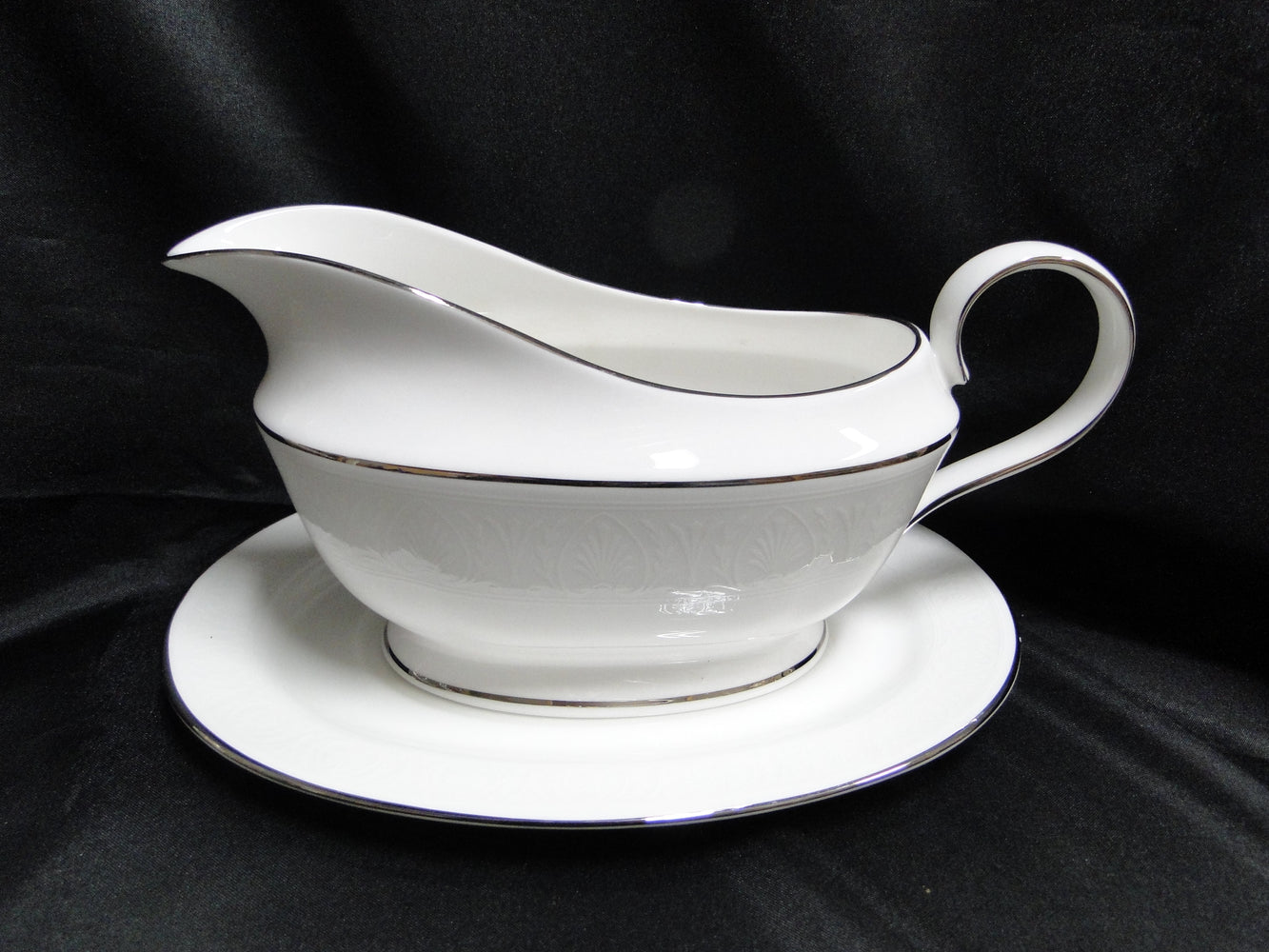 Lenox Hannah Platinum, White Design: Gravy Boat & Separate Underplate