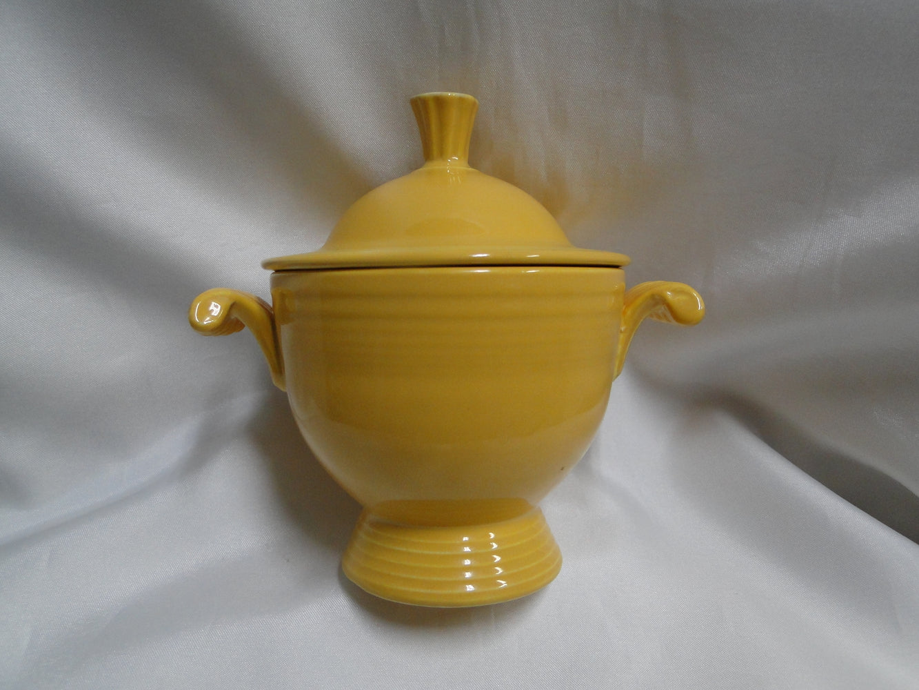 Homer Laughlin Fiesta (Old): Yellow Sugar Bowl & Lid, 5 1/8" Tall