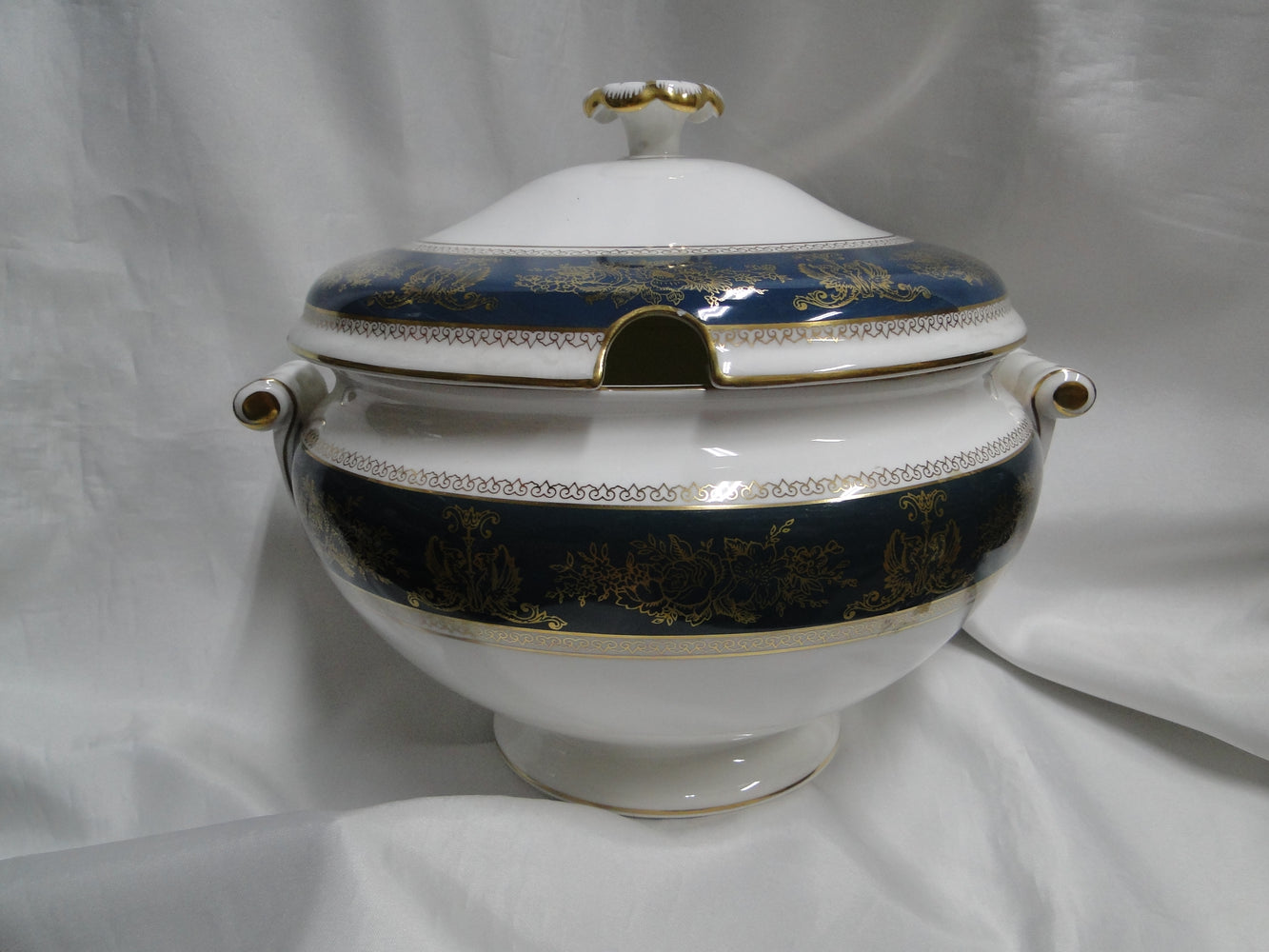 Wedgwood Columbia Blue & Gold, Dragons, Flowers: Tureen & Lid, 9 1/8", As Is