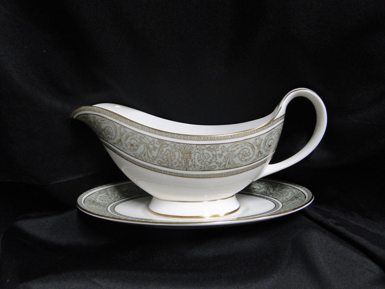 Royal Doulton English Renaissance, Green Scrolls: Gravy Boat w/ Separate Plate