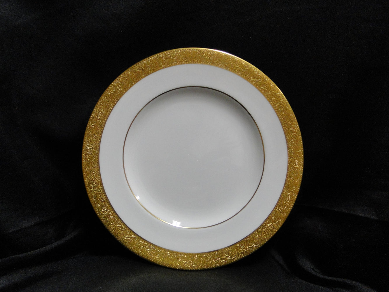 Wedgwood Ascot: White, Gold Encrusted: Salad Plate (s), 8"