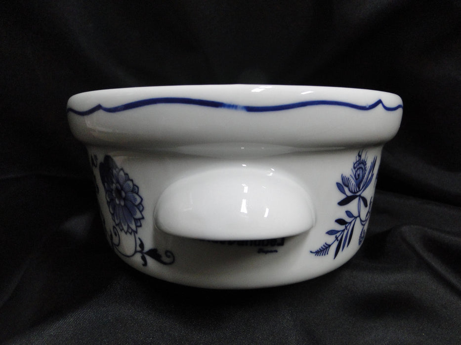 Blue Danube, Blue Onion: Oval Casserole & Lid, 9 1/2" x 7" x 4 3/4", 1.5 Quart