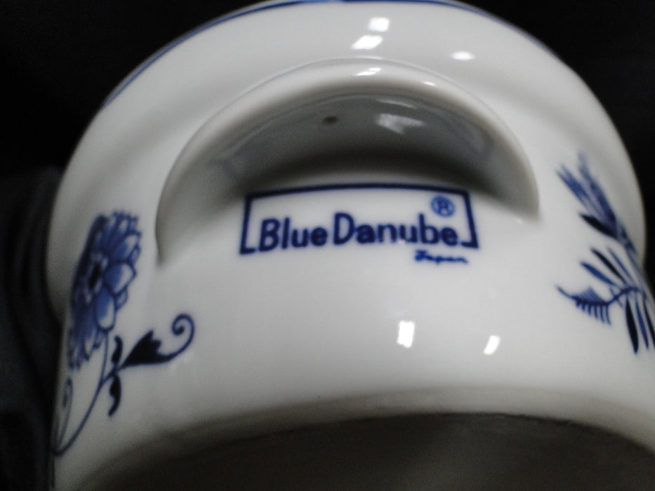 Blue Danube, Blue Onion: Oval Casserole & Lid, 9 1/2" x 7" x 4 3/4", 1.5 Quart