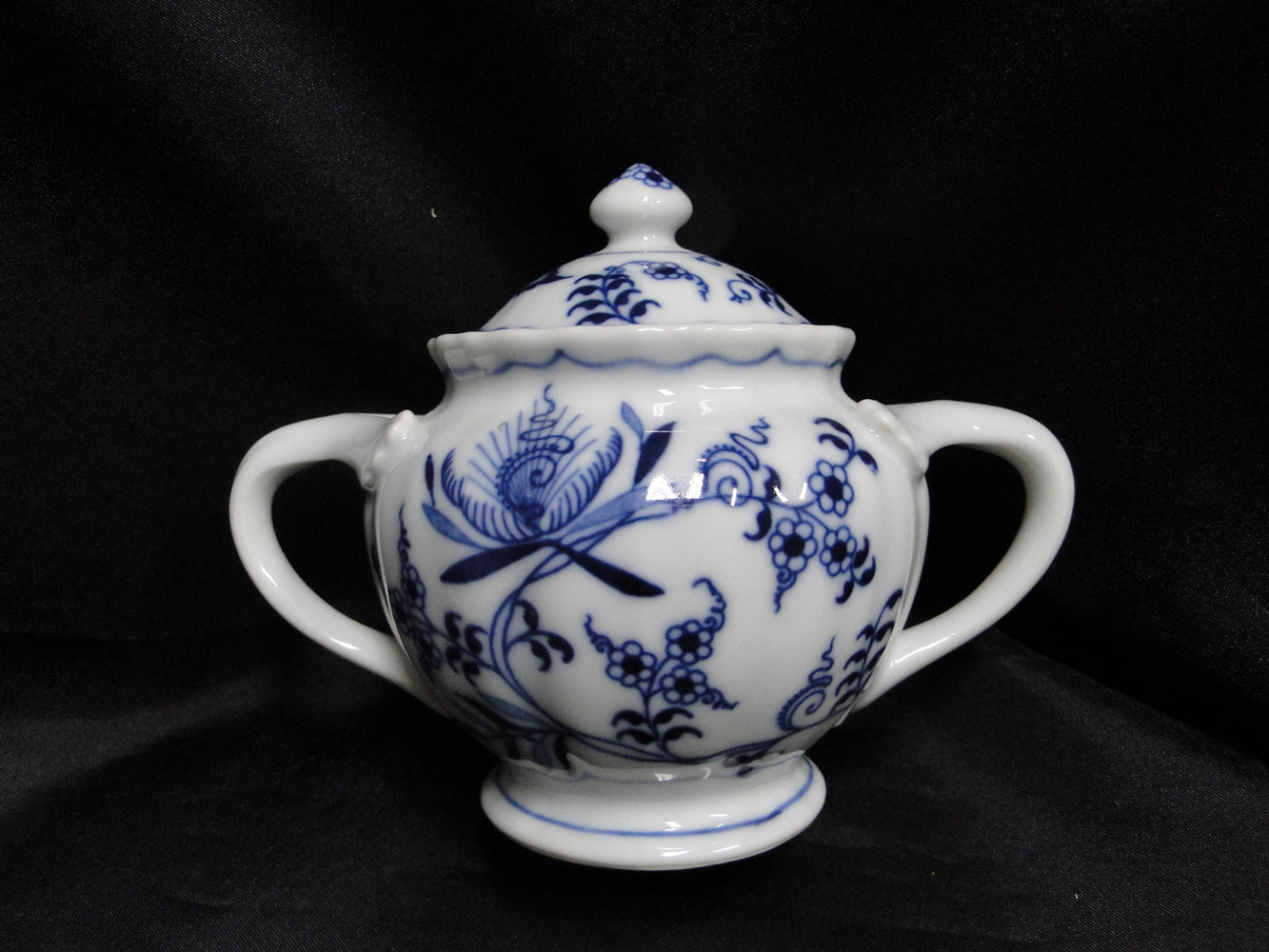 Blue Danube, Blue Onion: Sugar Bowl & Lid, 4 3/4" Tall