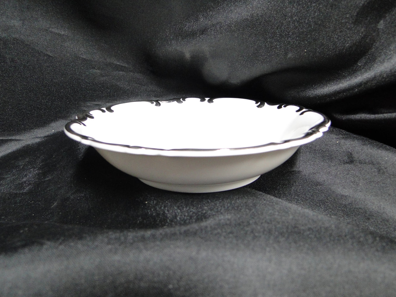 Hutschenreuther Revere, White w/ Platinum: Fruit Bowl (s), 5 1/4" x 1 1/4"