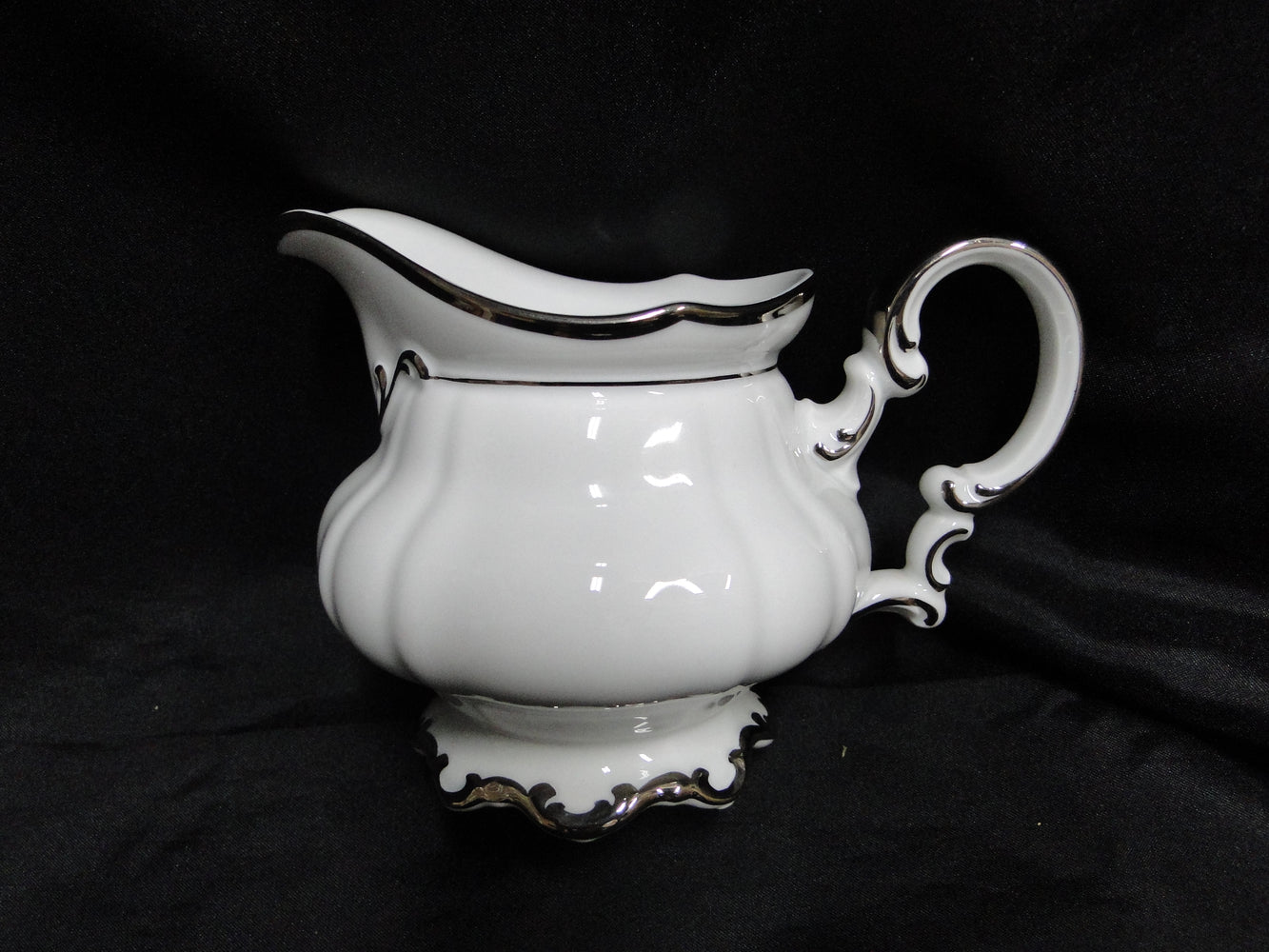 Hutschenreuther Revere, White w/ Platinum: Creamer / Cream Pitcher, 4"