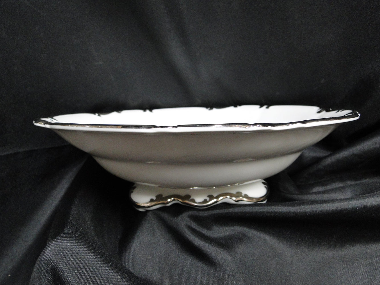 Hutschenreuther Revere, White w/ Platinum: Round Footed Serving Bowl, 10 1/2"