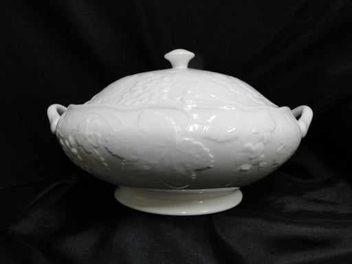 Wedgwood Strawberry and Vine, White, Bone: Round Serving Bowl w/ Lid