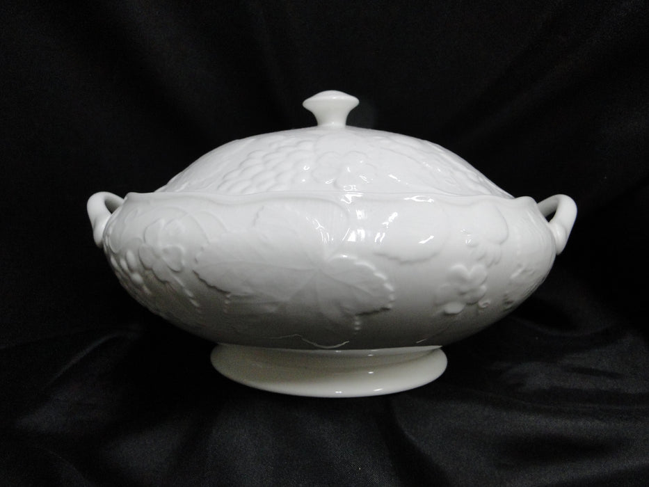 Wedgwood Strawberry and Vine, White, Bone: Round Serving Bowl w/ Lid